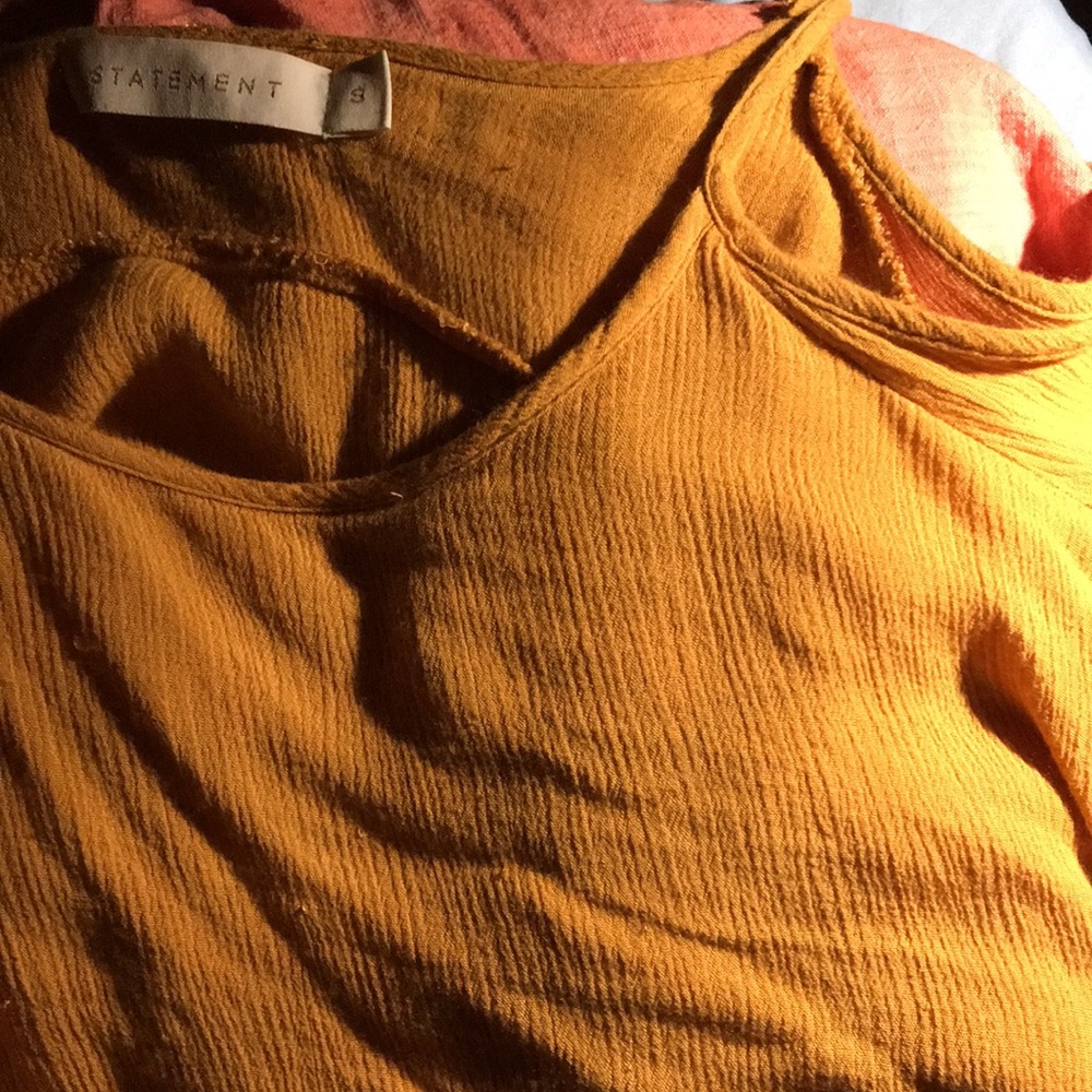 Off the shoulder layerd shirt
